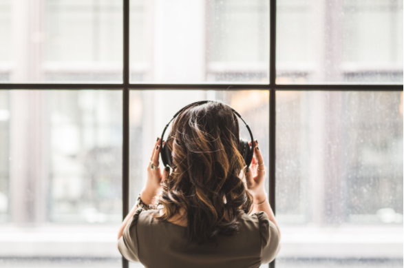 6 Podcasts for Book Lovers